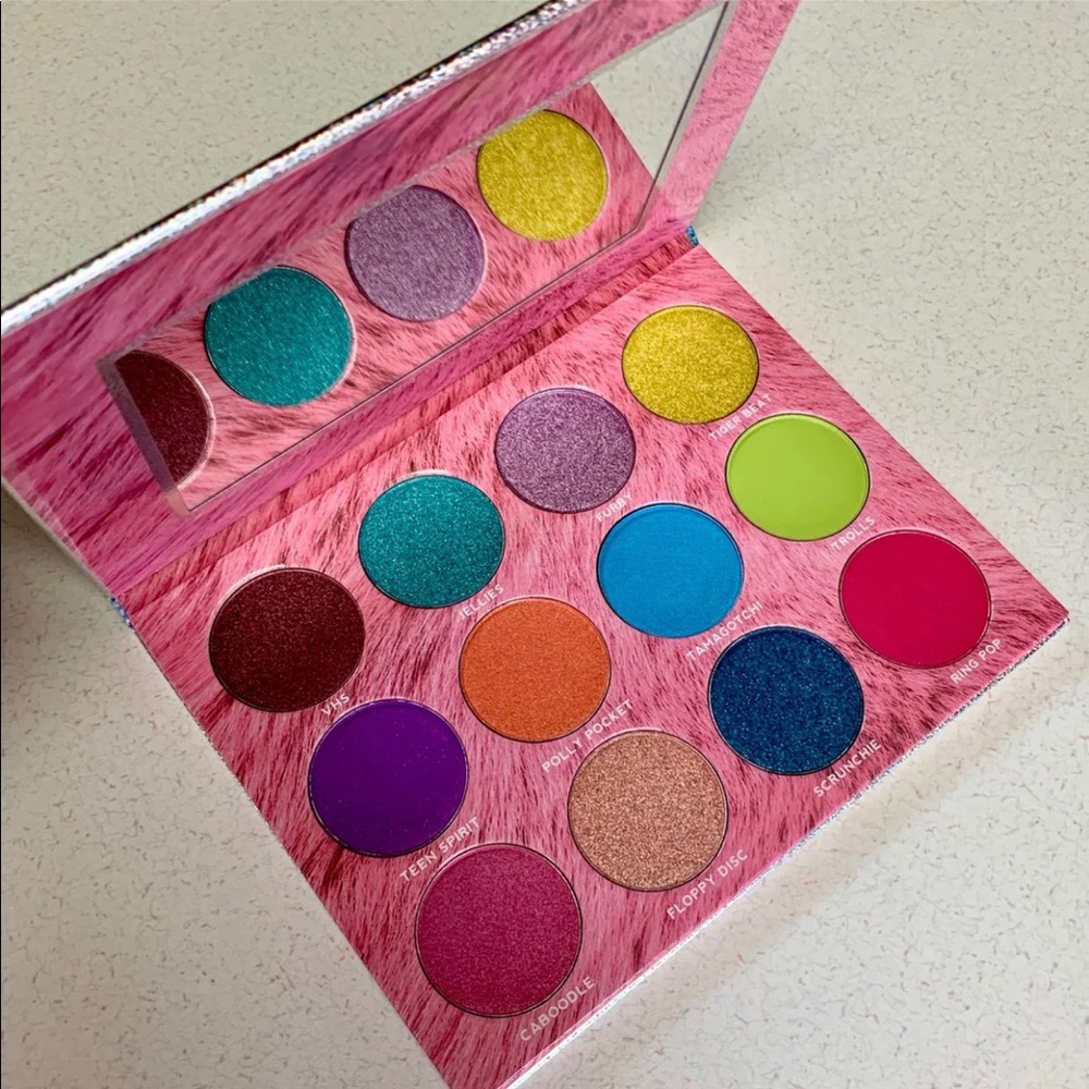 PEACHY QUEEN 90’S BABY EYESHADOW PALETTE NIB